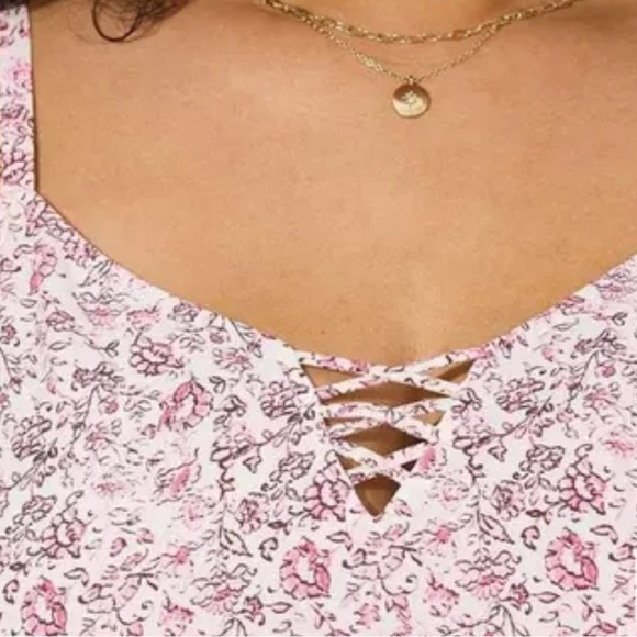 Floral Lace-Up Camisole in Pink and Gray - Picture 5 of 9